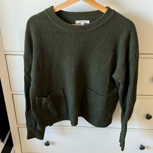 Madewell green sweater with 2 front pockets. Size S